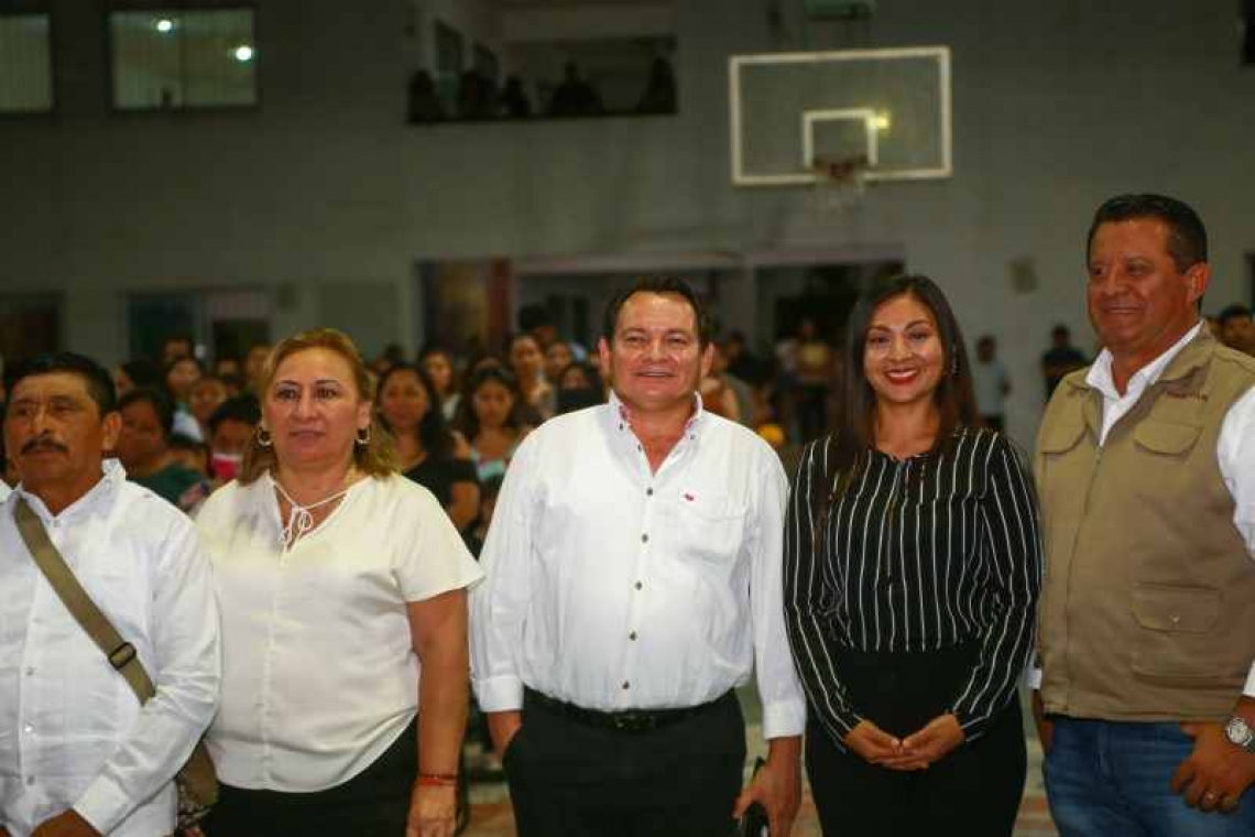 Huacho impulsa del programa "La Escuela es nuestra"