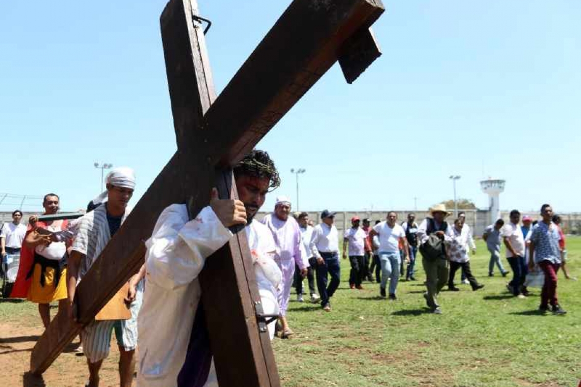 REPRESENTAN VIA CRUSIS VIVIENTE EN EL CERESO DE MERIDA