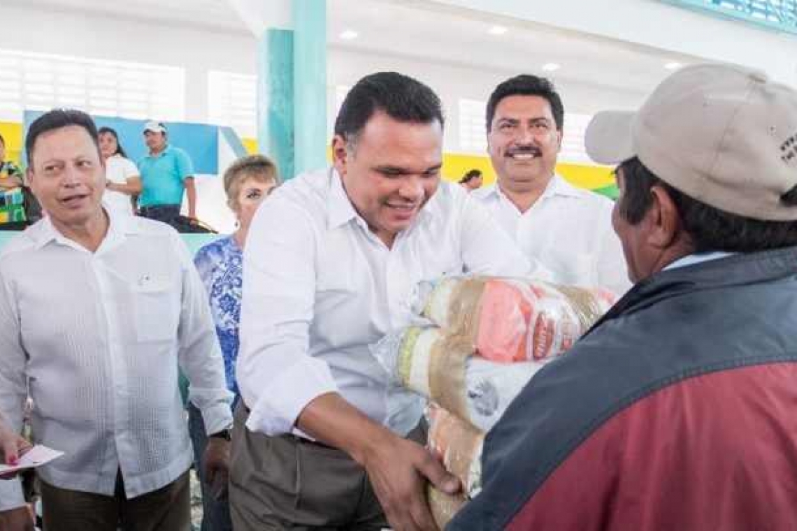 Zapata Bello 0frece apoyar a los pescadores yucatecos.