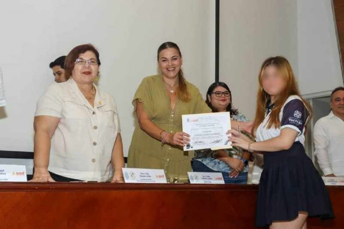 Universitarios yucatecos destacan en un certamen nacional de Física.