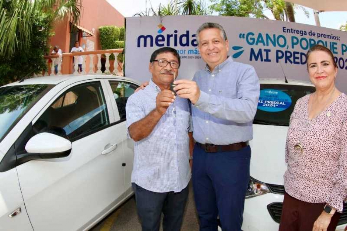 Entregaron coches a ganadores del sorteo del predial