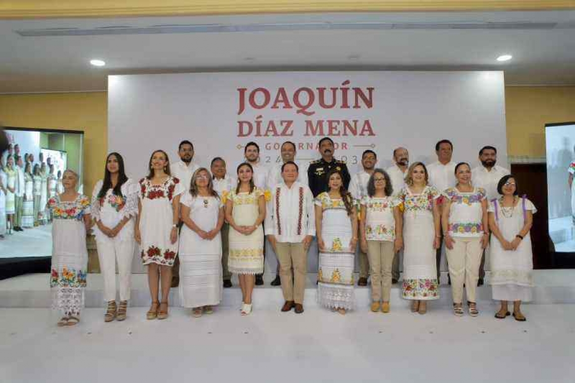 Presenta Huacho Díaz Mena a parte del gabinete que va a trabajar en la administracioón 2024-20230