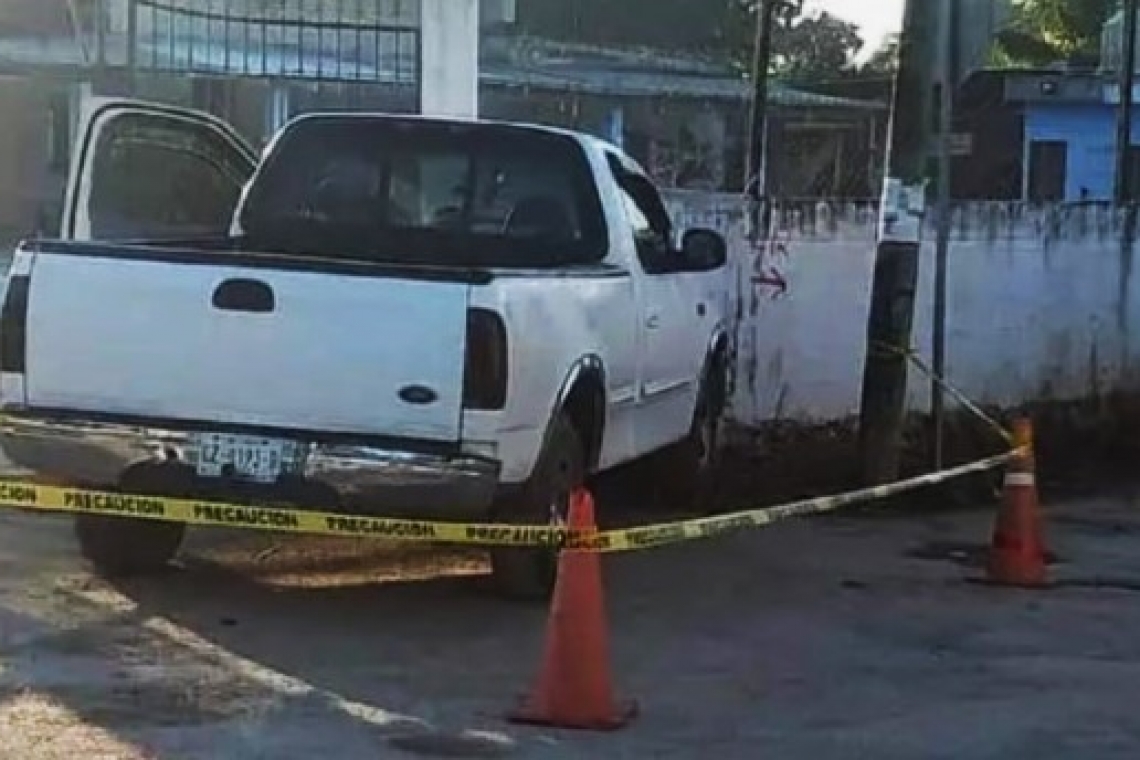 Persona mayor murió mientras conducia una camioneta.
