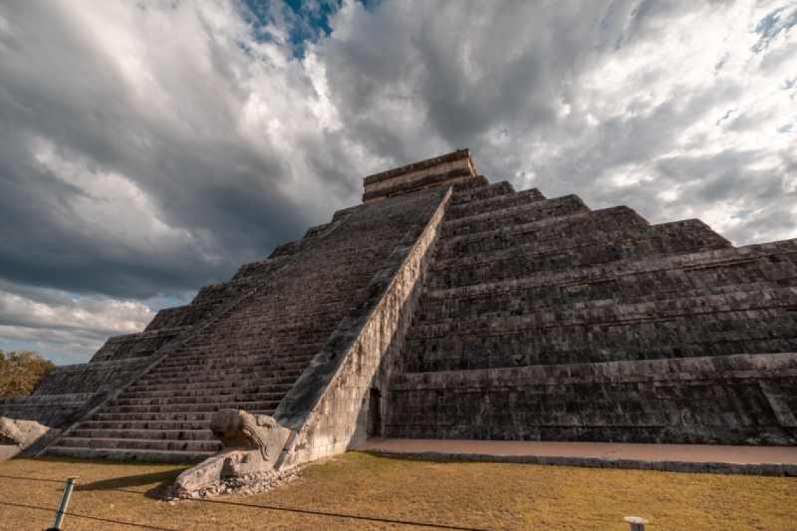 kukulcán descendió por el Castillo de Chichen Itzá ante 11 mil visitantes