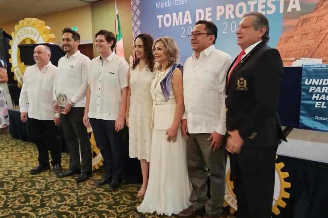 CLUB ROTARY MERIDA ITZAES TOMÓ PROSTESTA A NUEVA PRESIDENTA