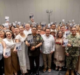 DETIENEN EN PARQUE EULOGIO ROSADO A MUJER POR AGRESIVA.