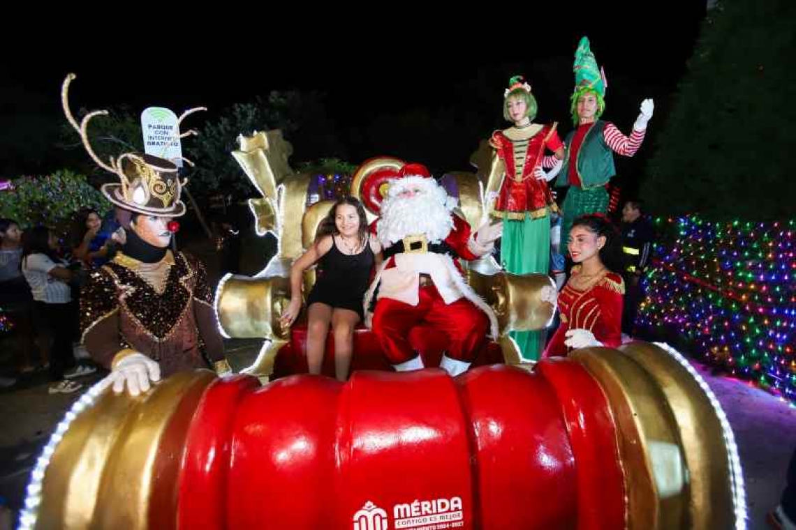 La Navidad llegó el fraccionamiento del Parque en el oriente de Mérida