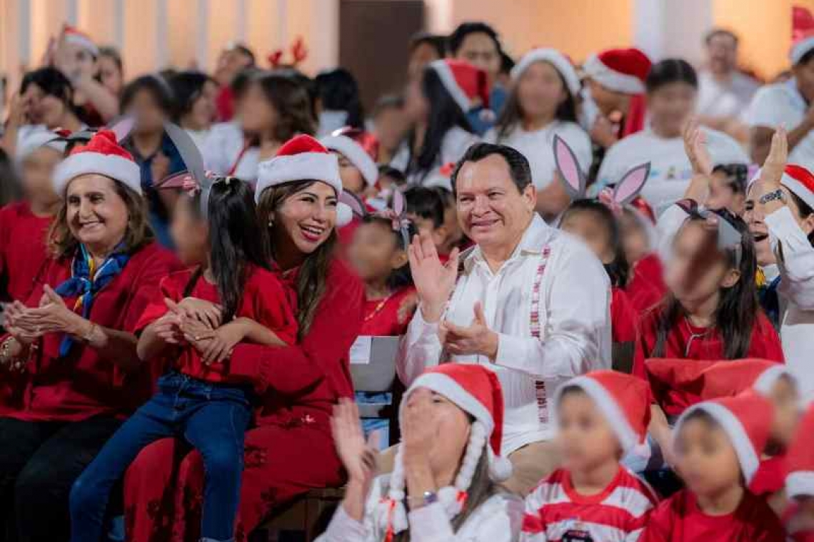 Infancias y juventudes de Casa Otoch celebran posada navideña.