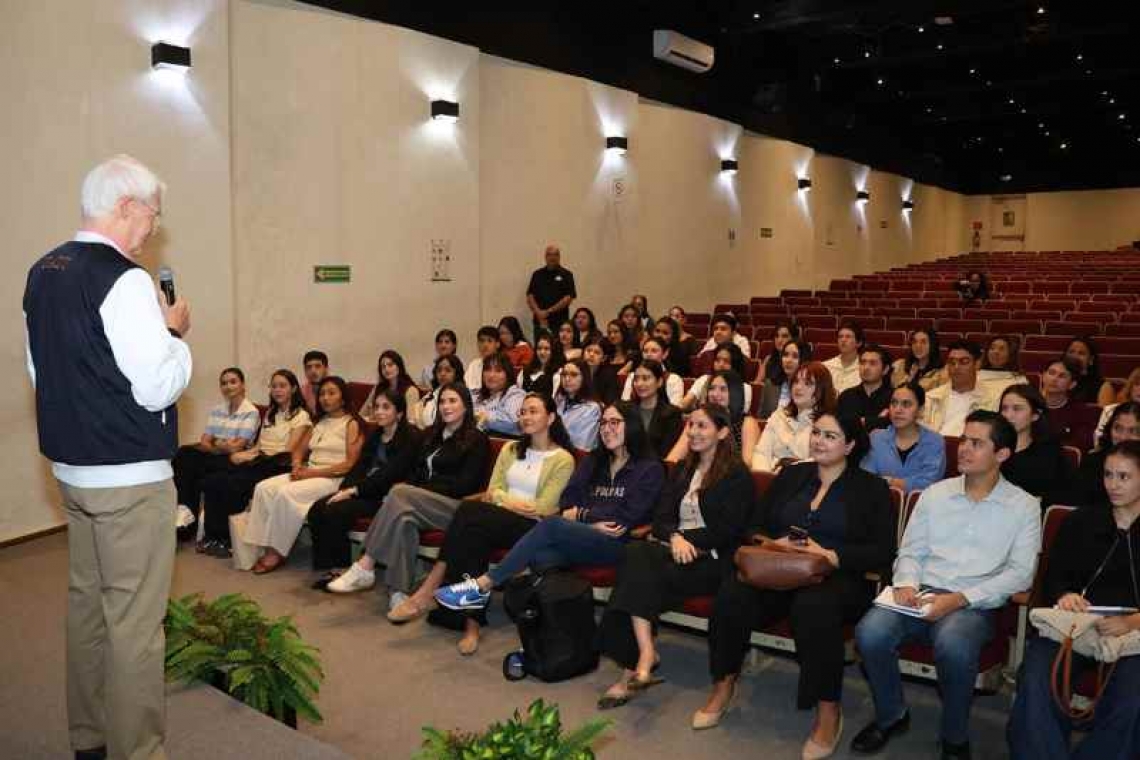 Jóvenes de la UADY participan en jornada de selección internacional para el Verano Disney