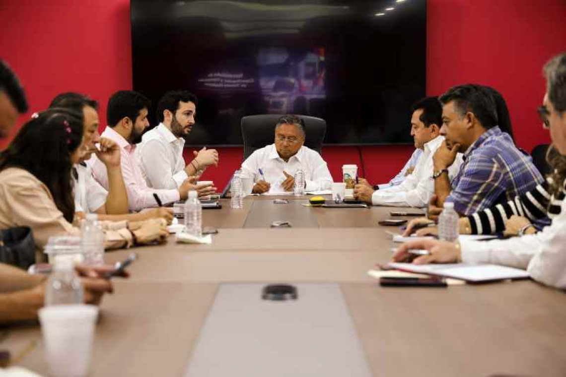      Acuerdan estrategia para conectar escuelas y empresas en Yucatán