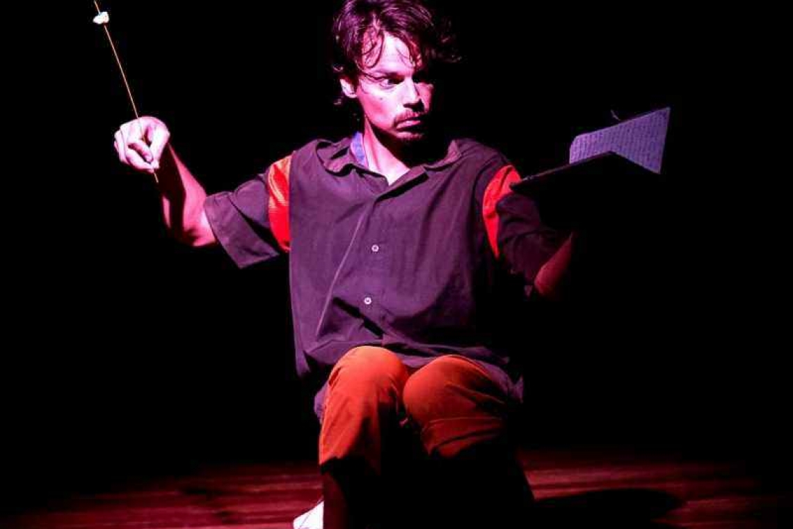   El MONOLOGO  “EL COLIBRI” DEL ARGENTINO GONZALO ALFONSIN  LLEGA AL OLIMPO..