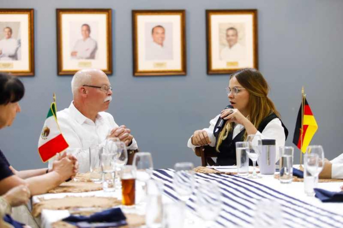  Cecilia Patrón recibe visita del embajador de Alemania.