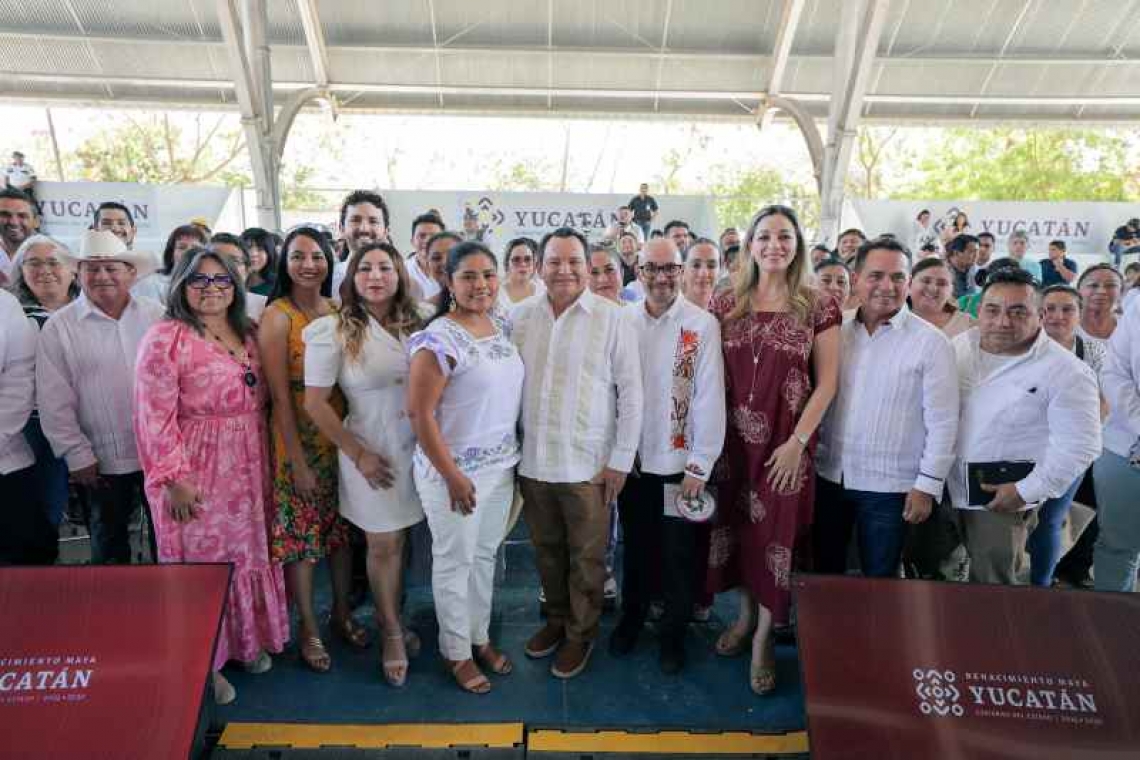 Renacimiento Maya entrega créditos a mujeres emprendedoras.