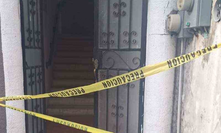 Policía de Mérida toma conocimiento de la irrupción en edificio municipal.