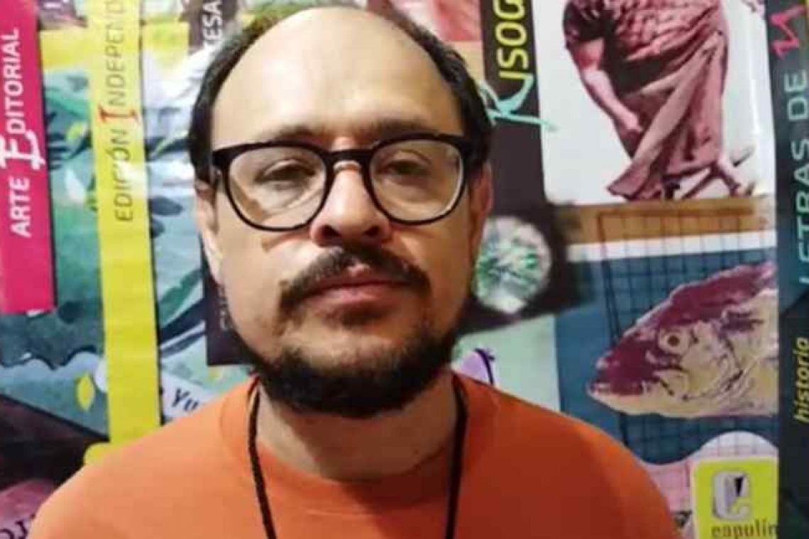 RICARDO CARMONA, EDITOR DE LIBROS ARTESANALES