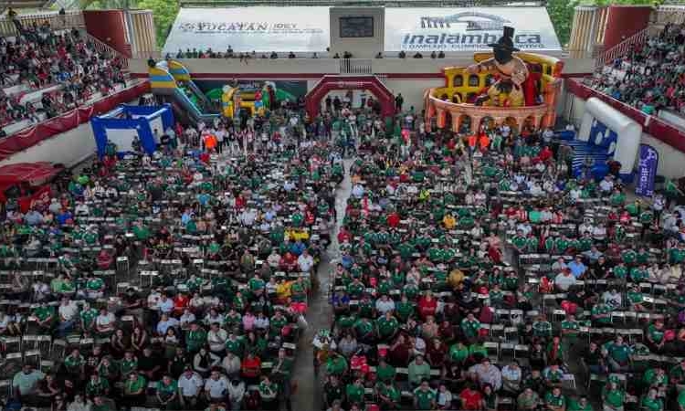 Saldo blanco y convivencia familiar durante el inicio de Zona Fan Yucatán del Mundial FIFA 2026.