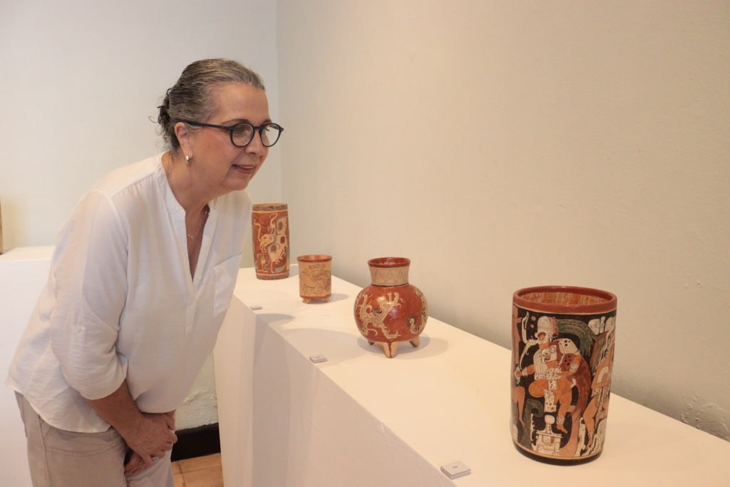 Piezas de cerámica prehispánica de la exposición Ecos de Raymundo Martín