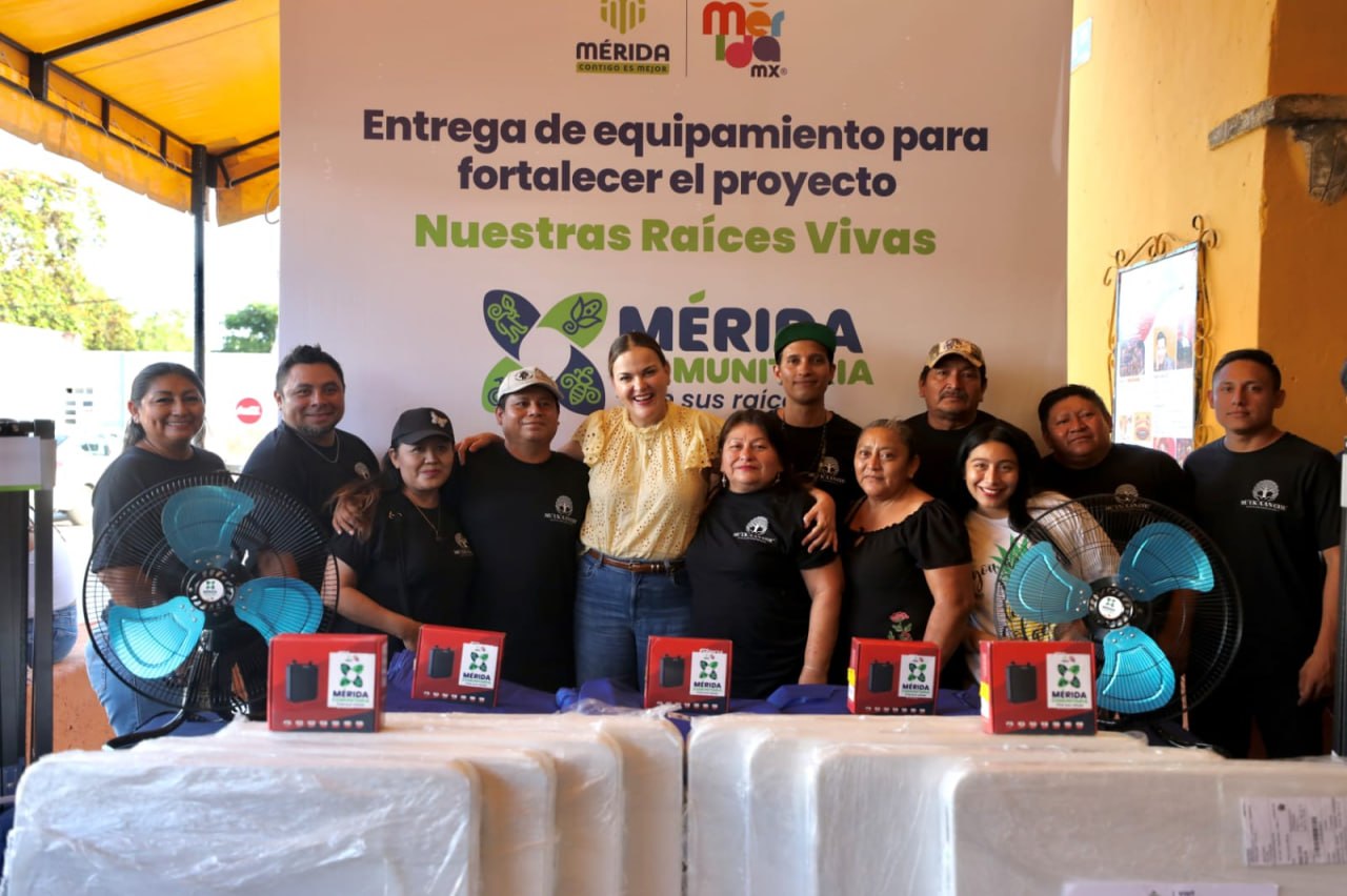 Entrega de equipamiento para el proyecto Nuestras Raíces Vivas de Mérida Comunitaria en Dzityá