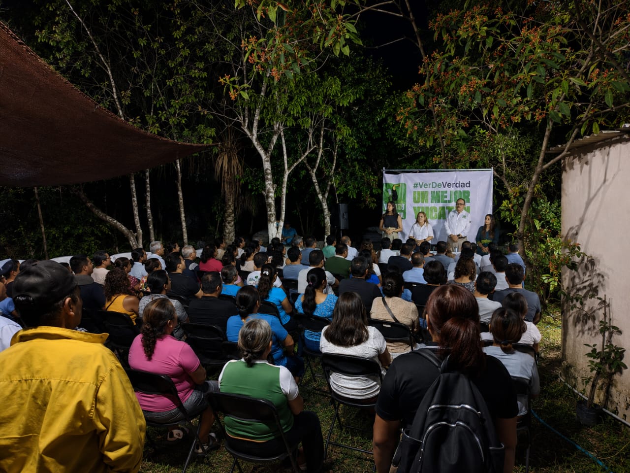 Asistentes a la instalación del Comité Municipal del Partido Verde en Chicxulub Pueblo