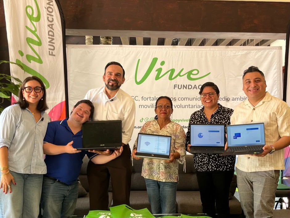 Computadoras y alianzas dan impulso comunitario a organizaciones yucatecas