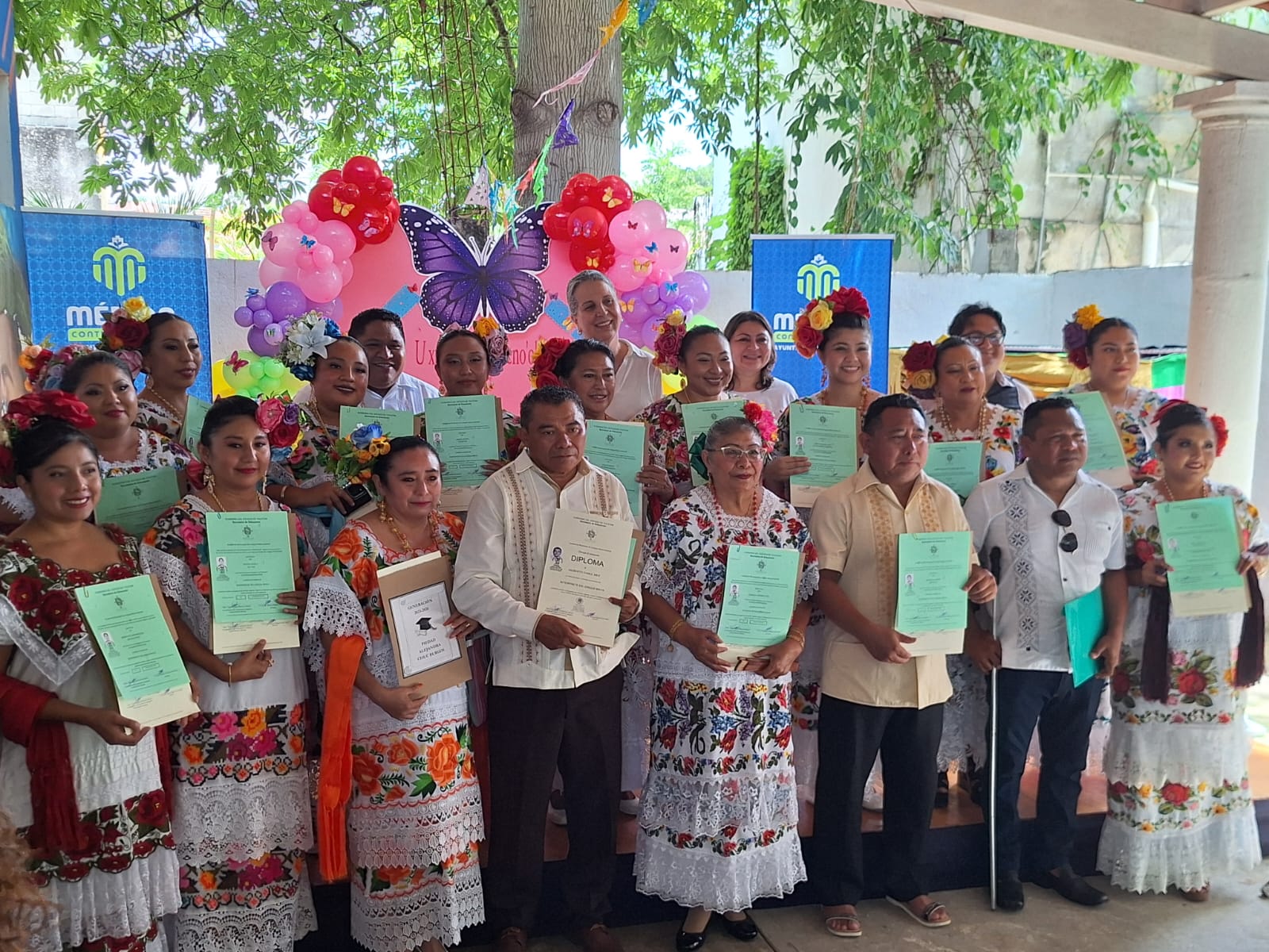 Mérida entrega certificados a la nueva generación de intérpretes de lengua maya