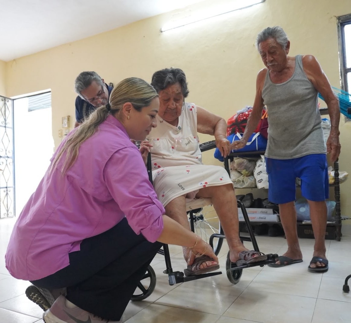 Naomi Peniche fortalece la inclusión con apoyos de movilidad en Mérida