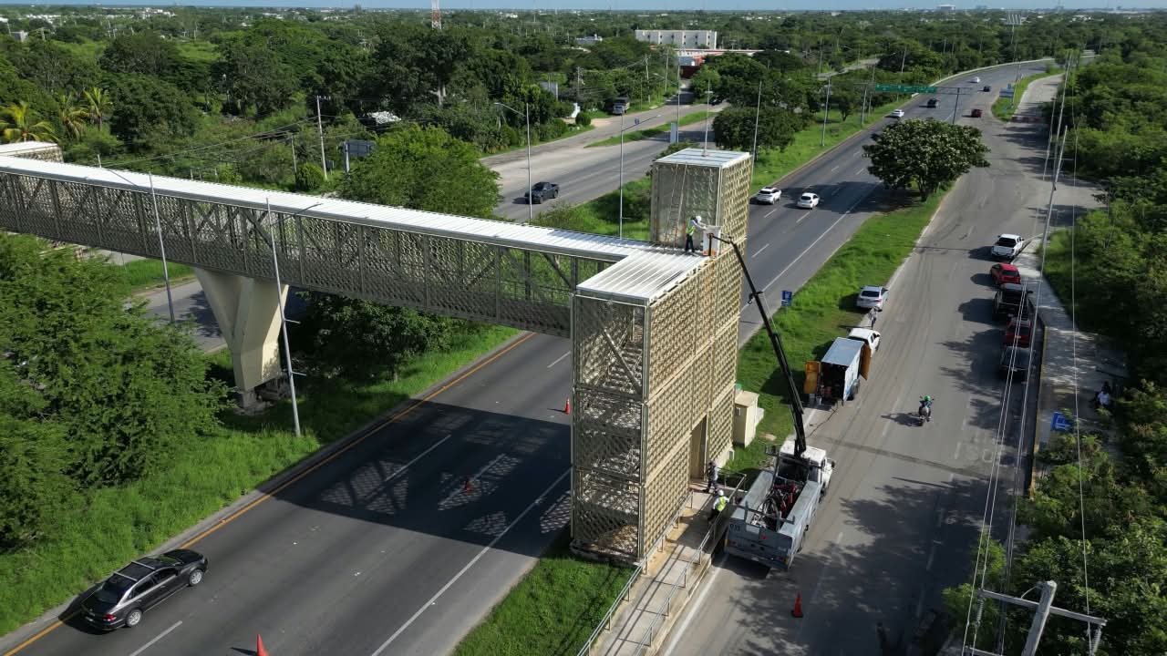 Rehabilitan puente peatonal del CRIT en Mérida