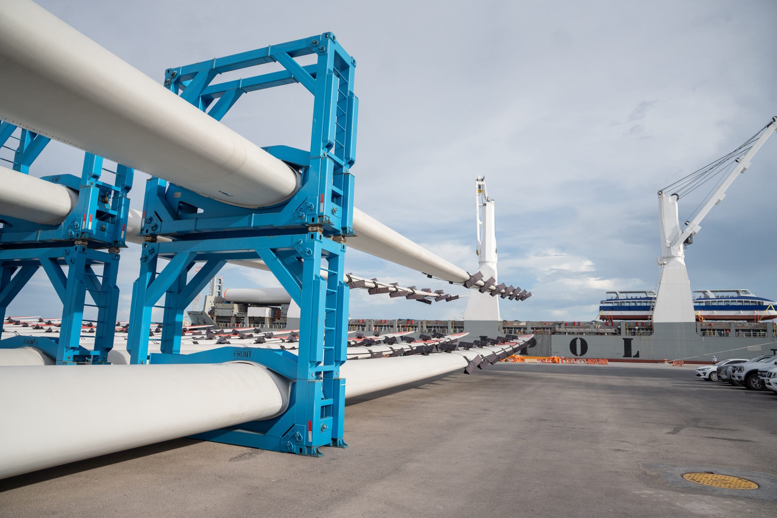 Tizimín II llega por mar a Progreso con 4,380 toneladas de componentes