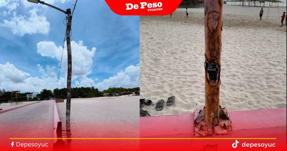 Una orqueta sostiene la luz del muelle de Celestún en plena temporada vacacional